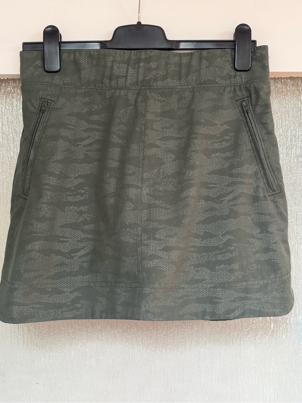 Orvis Olive Green Mini Skirt with Subtle Tigerstripe Texture NWOT